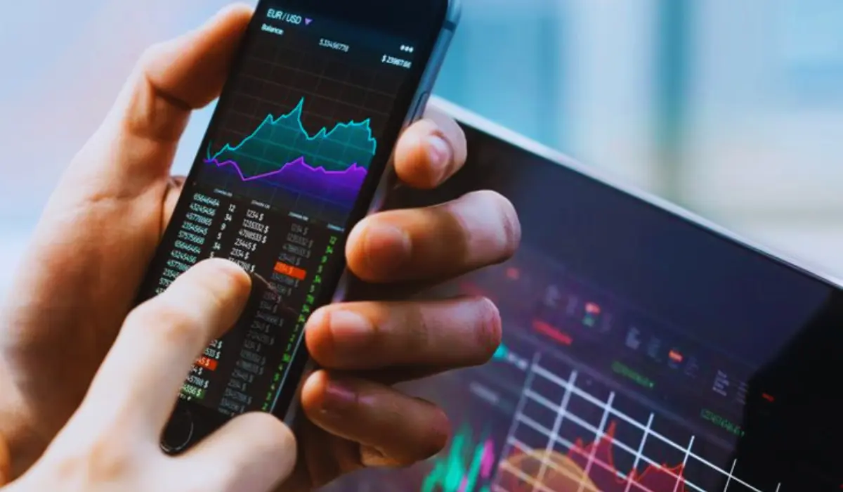 Crypto investor analyzing common risks of DeFi trading